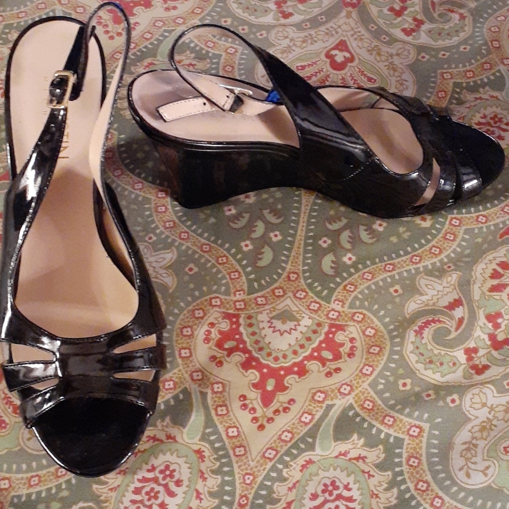 Christin Michaels 7.5 black Wedge sandals
